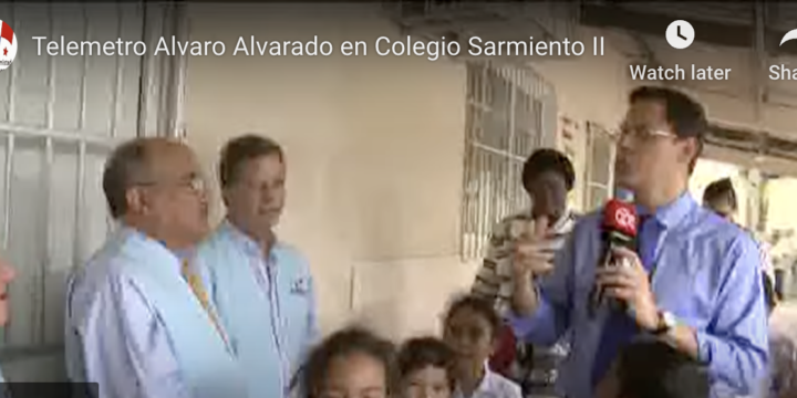 Visita del periodista Álvaro Alvarado al Colegio D. F. Sarmiento